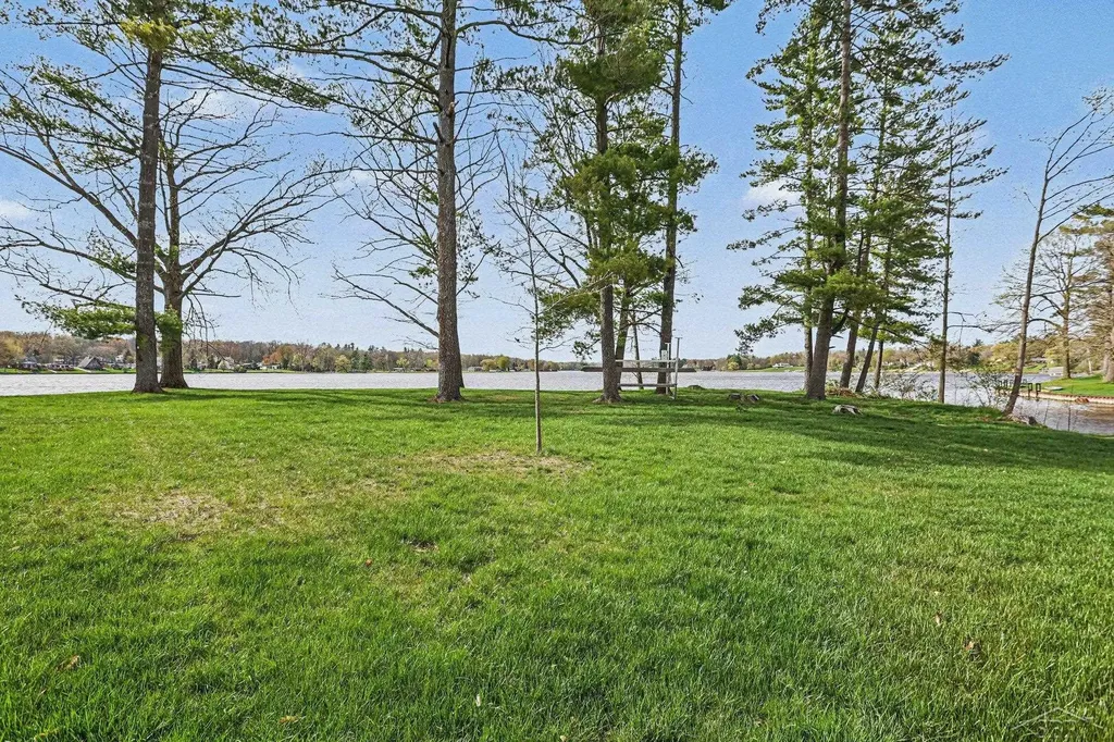 4589 N Island Drive Edenville Township MI 48657