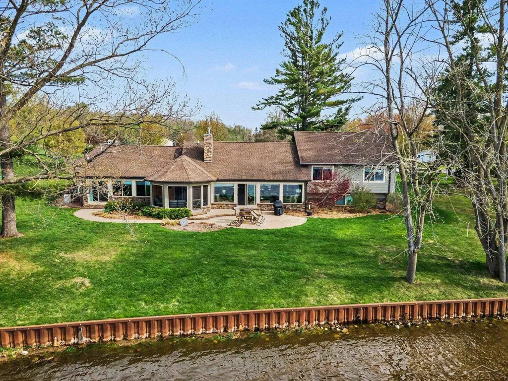 4589 N Island Drive Edenville Township MI 48657