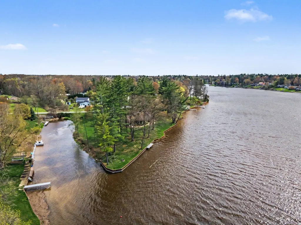 4589 N Island Drive Edenville Township MI 48657