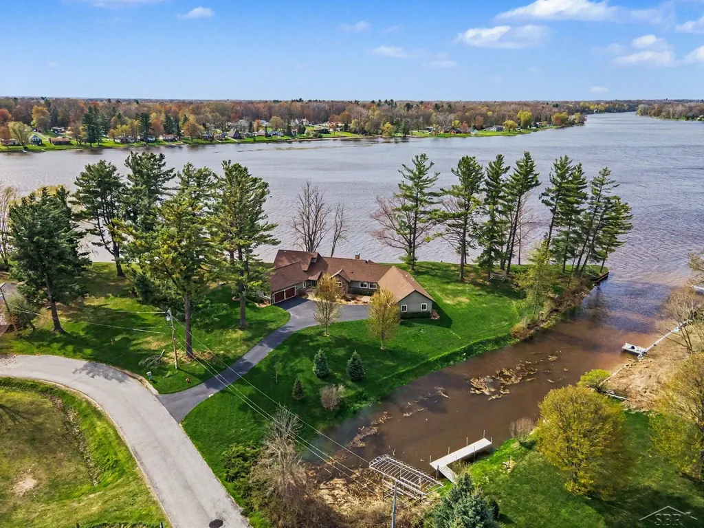 4589 N Island Drive Edenville Township MI 48657