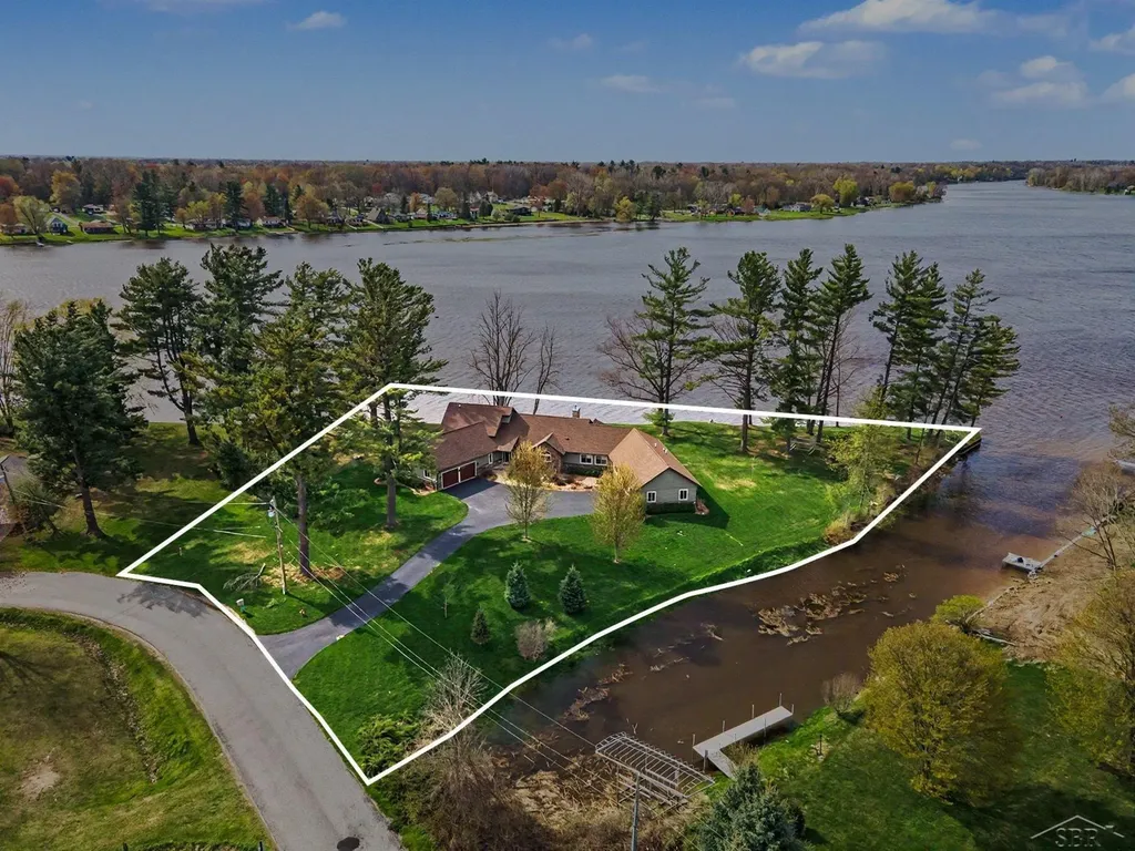 4589 N Island Drive Edenville Township MI 48657