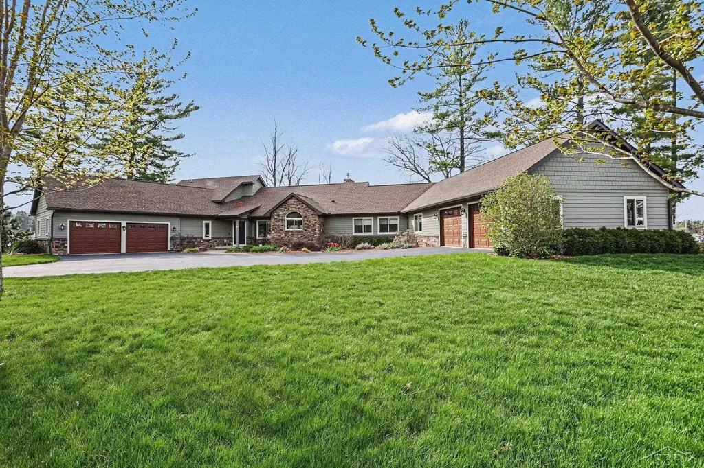4589 N Island Drive Edenville Township MI 48657