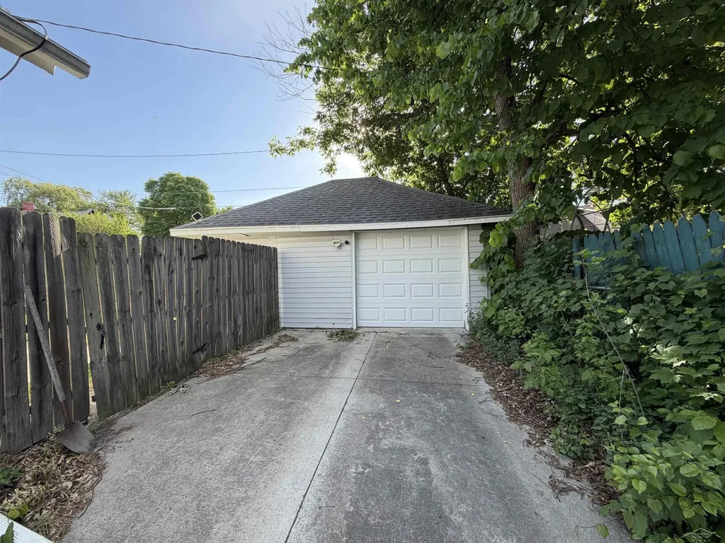 903 Marsac Street Bay City City MI 48708