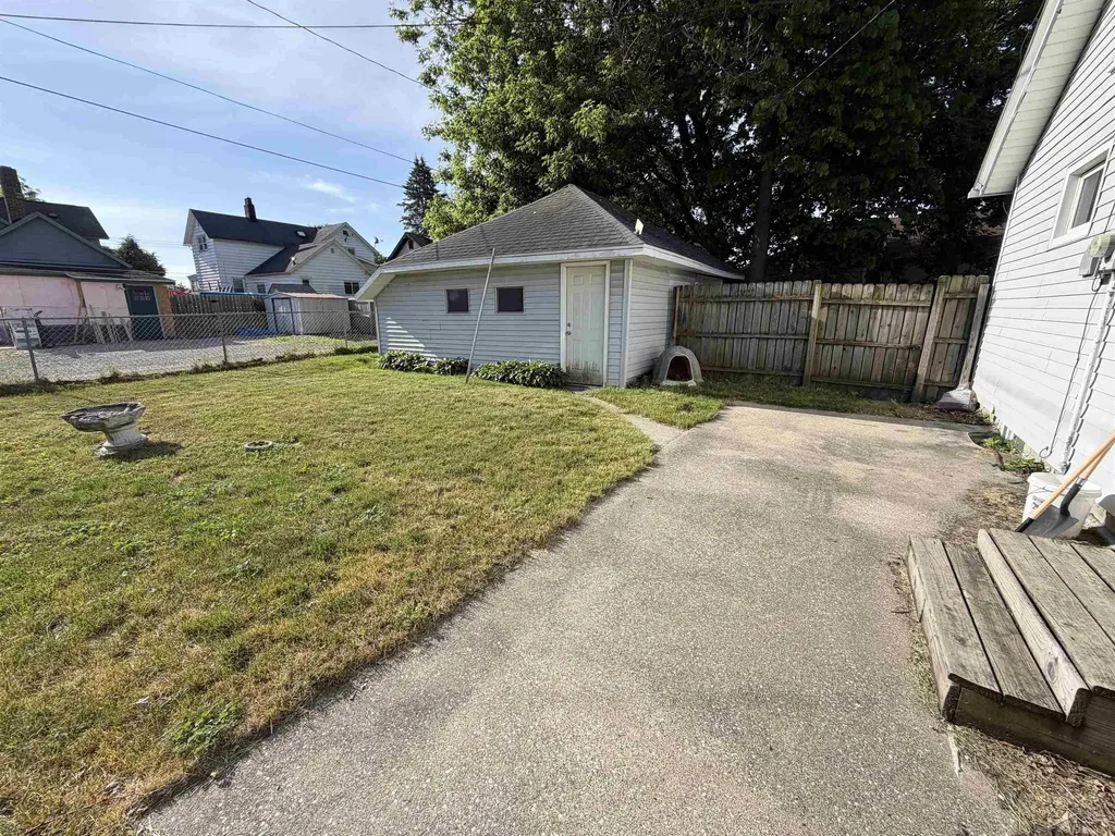 903 Marsac Street Bay City City MI 48708