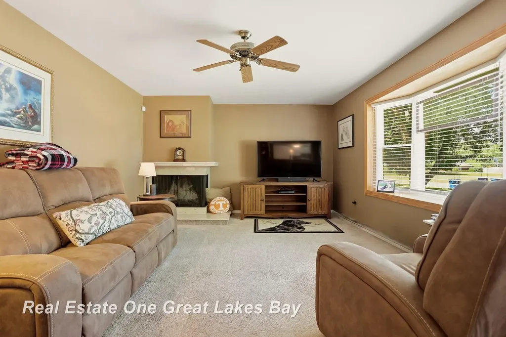 5469 George Street Saginaw Charter Township MI 48603