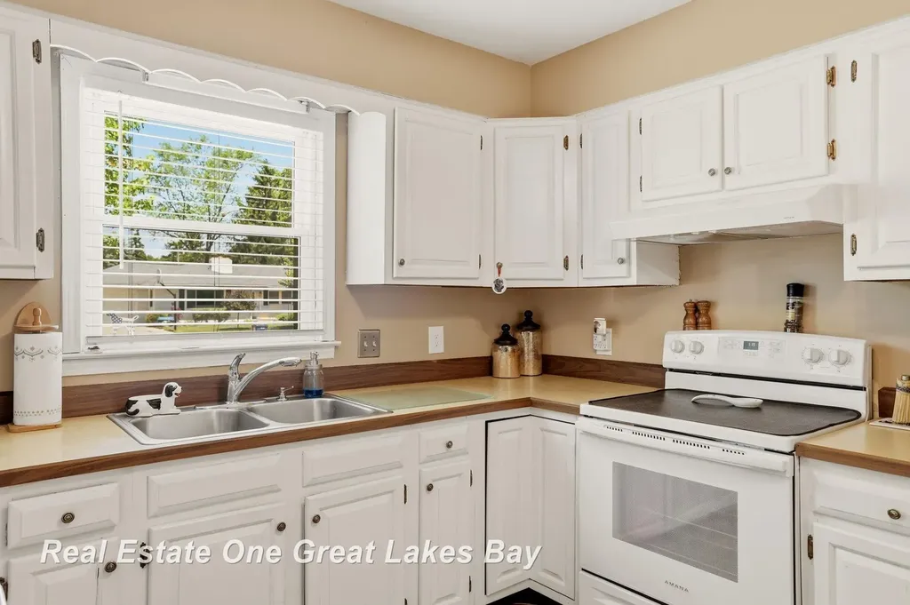5469 George Street Saginaw Charter Township MI 48603