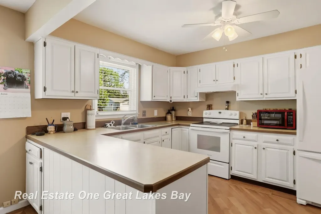 5469 George Street Saginaw Charter Township MI 48603