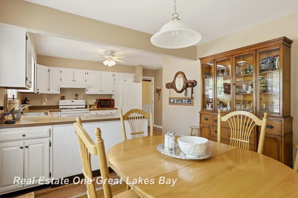 5469 George Street Saginaw Charter Township MI 48603