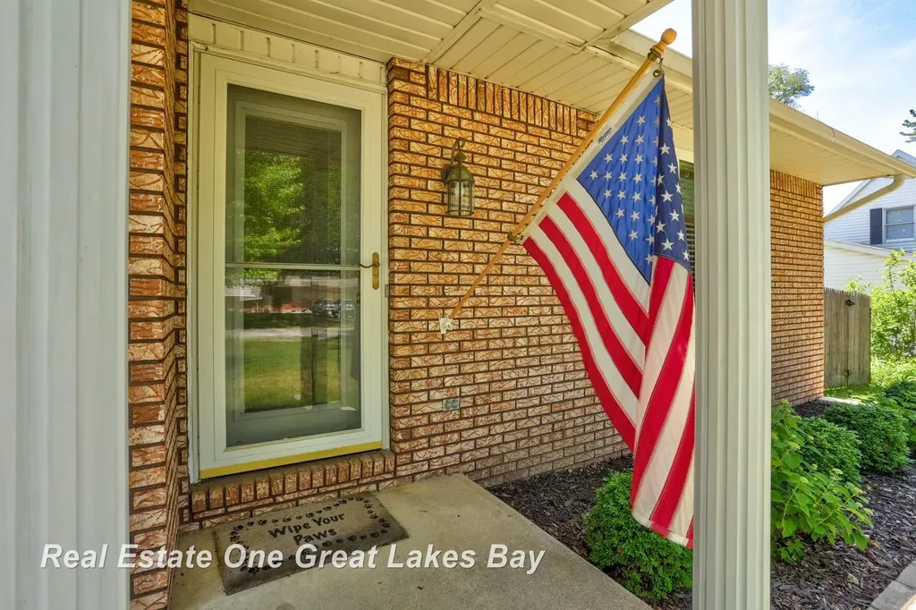 5469 George Street Saginaw Charter Township MI 48603
