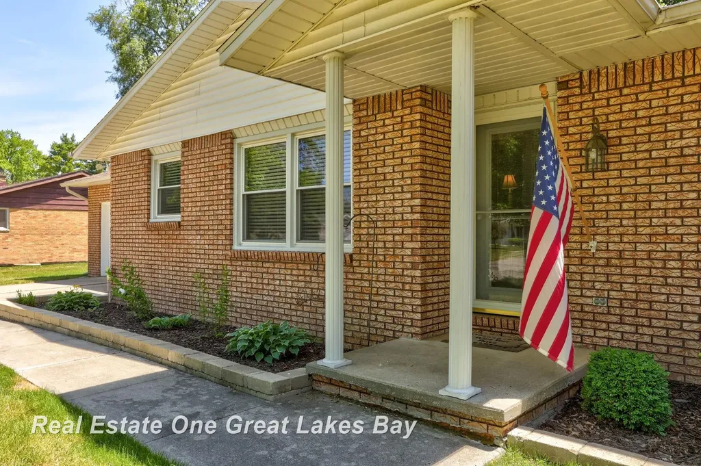 5469 George Street Saginaw Charter Township MI 48603