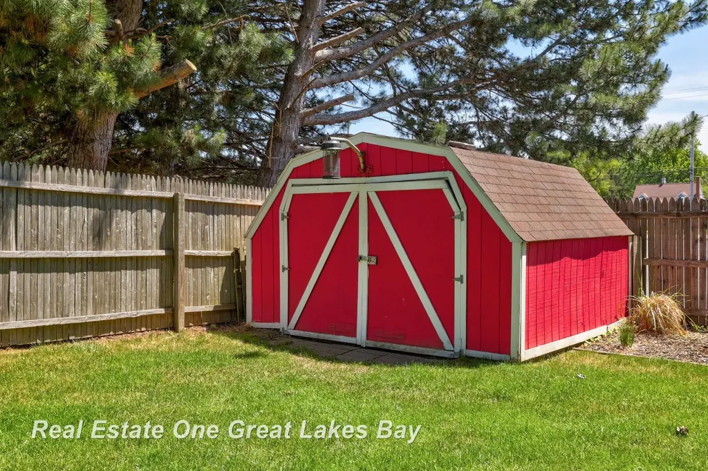 5469 George Street Saginaw Charter Township MI 48603