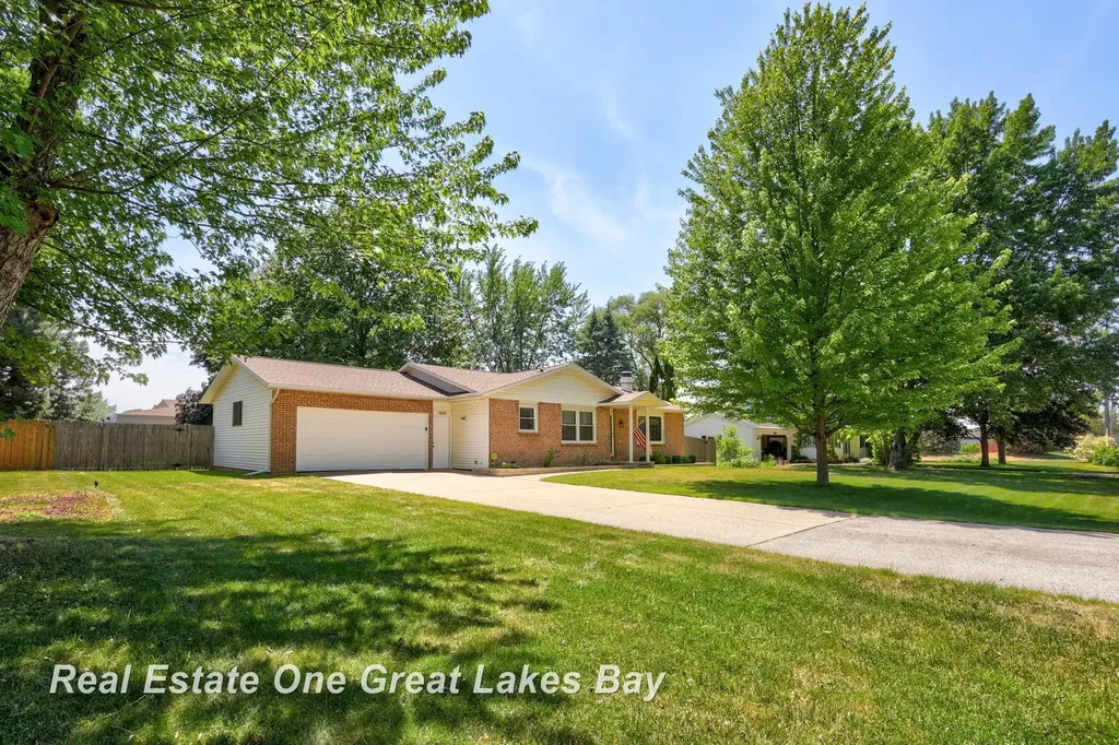 5469 George Street Saginaw Charter Township MI 48603
