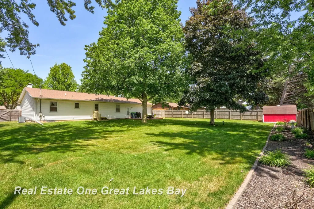 5469 George Street Saginaw Charter Township MI 48603