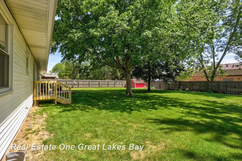 5469 George Street Saginaw Charter Township MI 48603