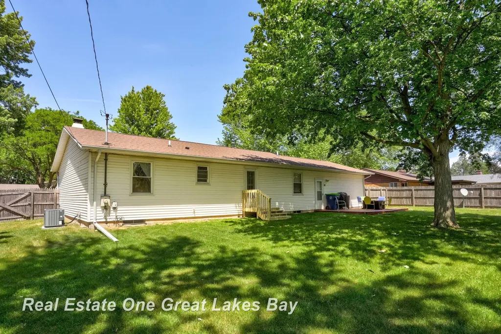5469 George Street Saginaw Charter Township MI 48603