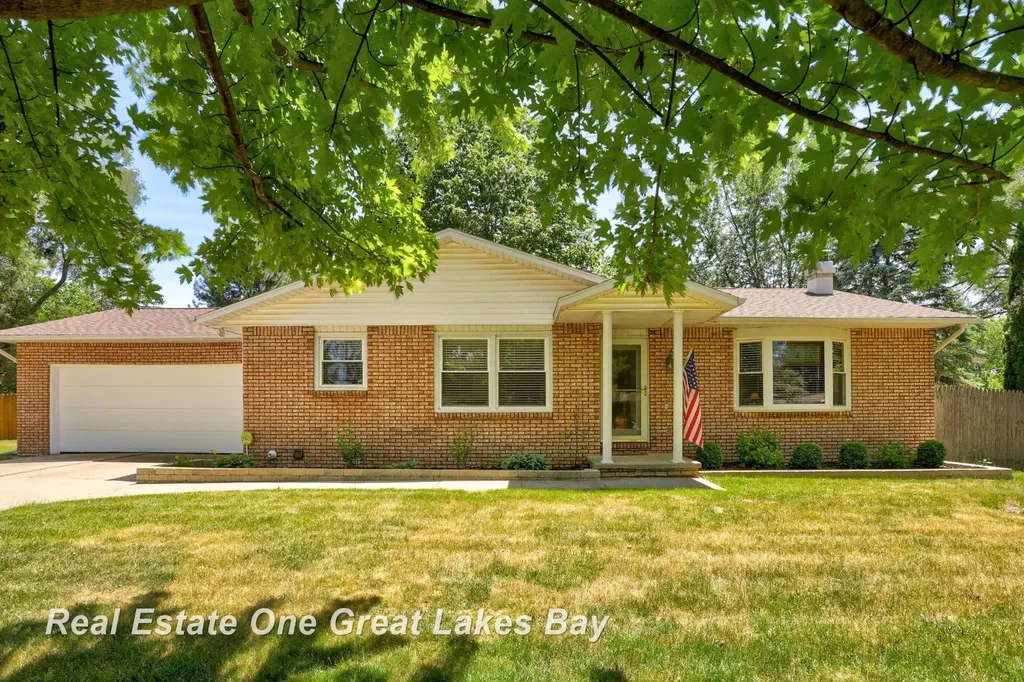 5469 George Street Saginaw Charter Township MI 48603