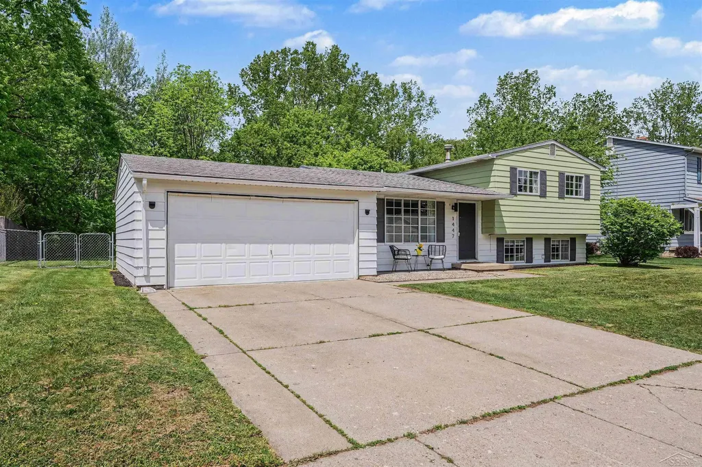 1447 Cedarwood Drive Flushing City MI 48433