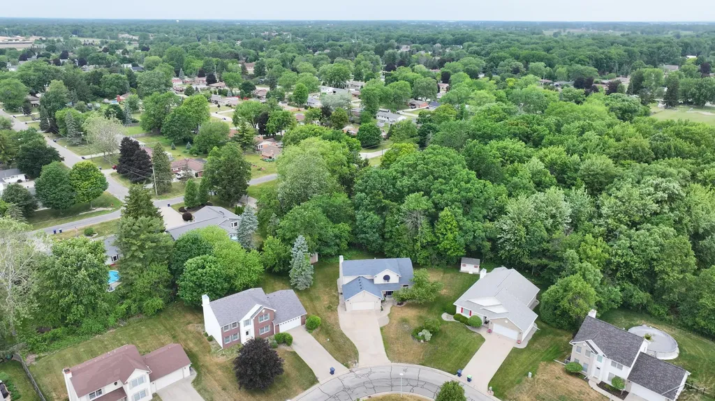 3227 Setting Sun Boulevard Saginaw Charter Township MI 48603