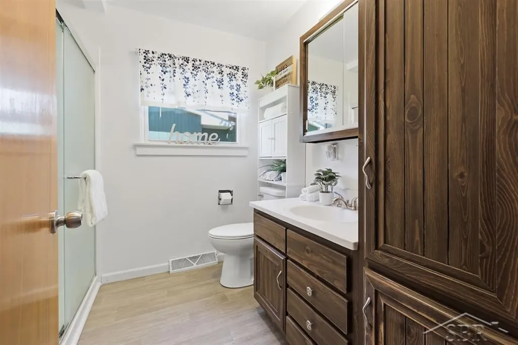 1316 Rainbow Drive Saginaw Charter Township MI 48638