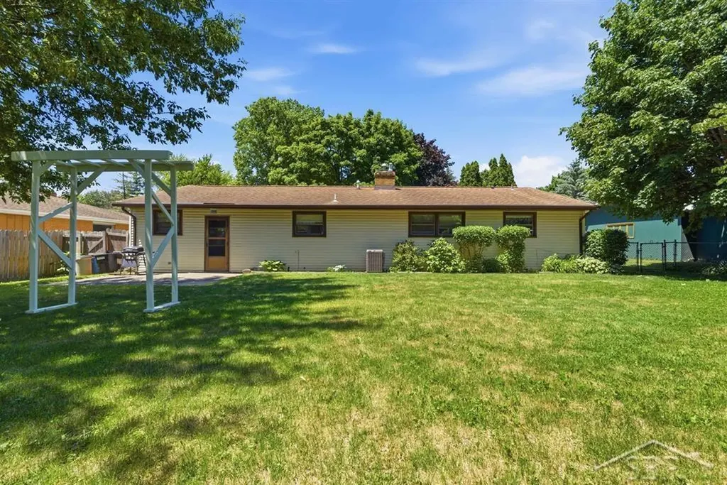 1316 Rainbow Drive Saginaw Charter Township MI 48638