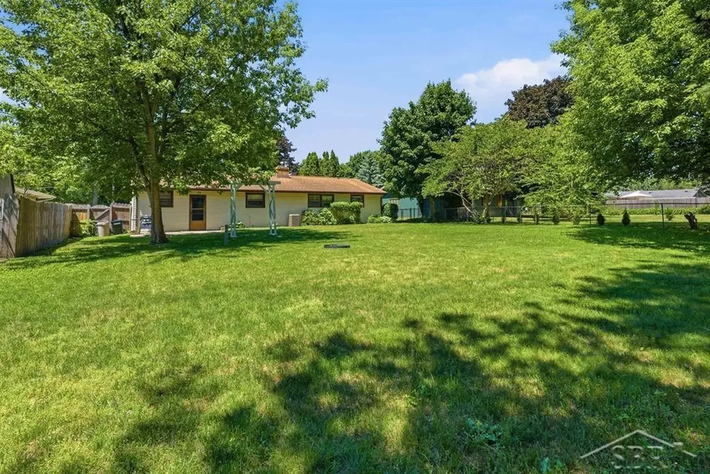 1316 Rainbow Drive Saginaw Charter Township MI 48638