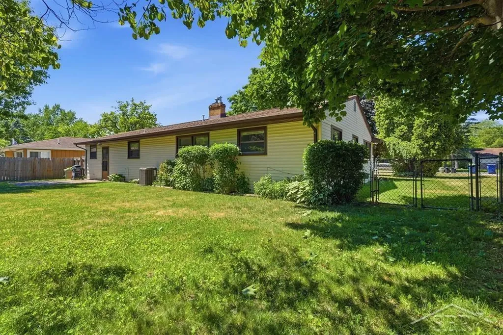 1316 Rainbow Drive Saginaw Charter Township MI 48638