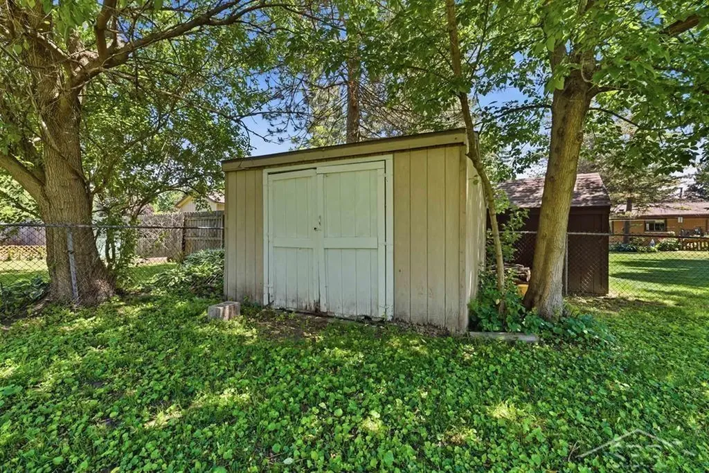1316 Rainbow Drive Saginaw Charter Township MI 48638