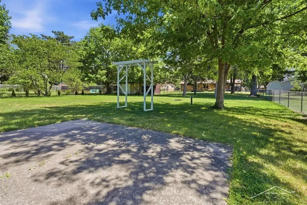 1316 Rainbow Drive Saginaw Charter Township MI 48638