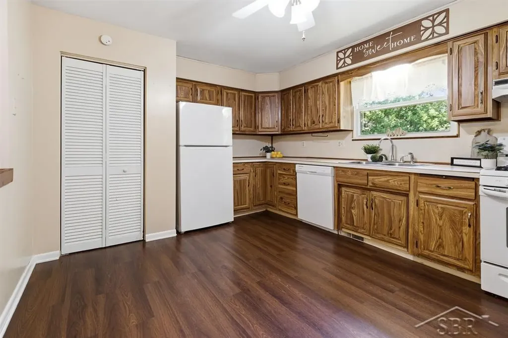1316 Rainbow Drive Saginaw Charter Township MI 48638