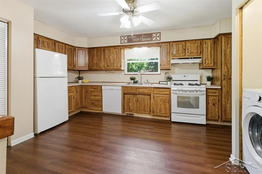 1316 Rainbow Drive Saginaw Charter Township MI 48638