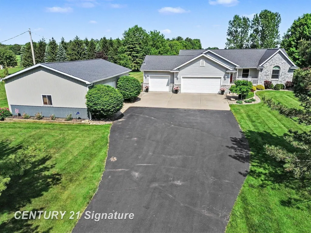 3790 N Gleaner Road Thomas Township MI 48623