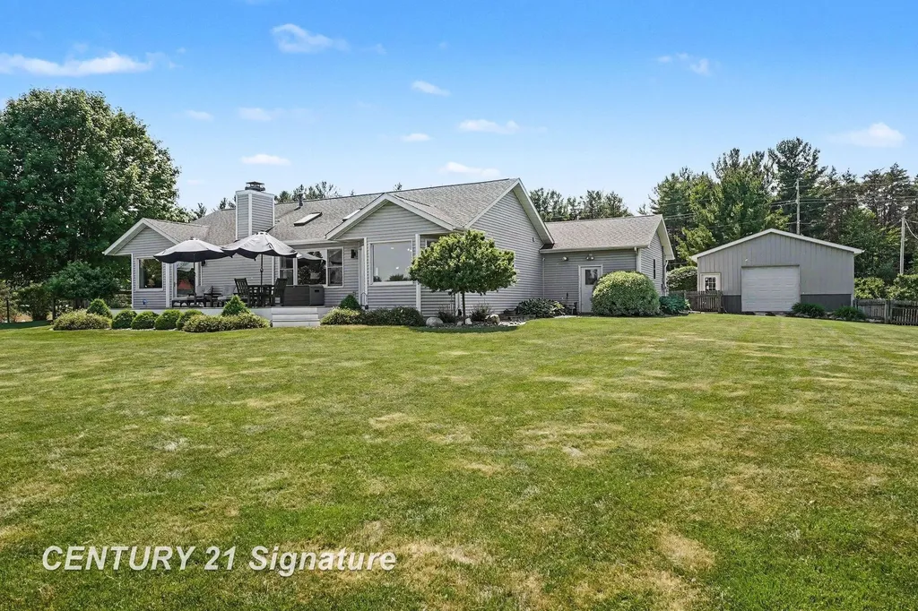 3790 N Gleaner Road Thomas Township MI 48623