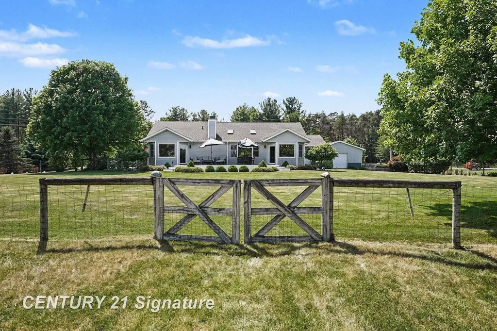 3790 N Gleaner Road Thomas Township MI 48623