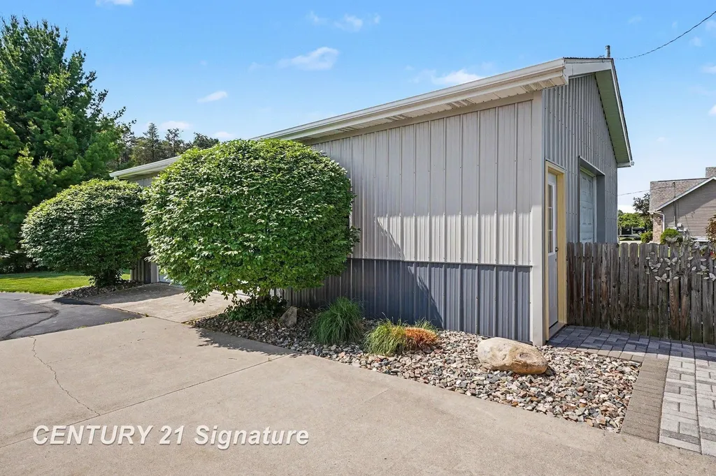3790 N Gleaner Road Thomas Township MI 48623