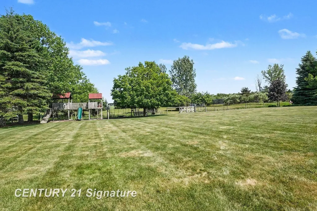 3790 N Gleaner Road Thomas Township MI 48623