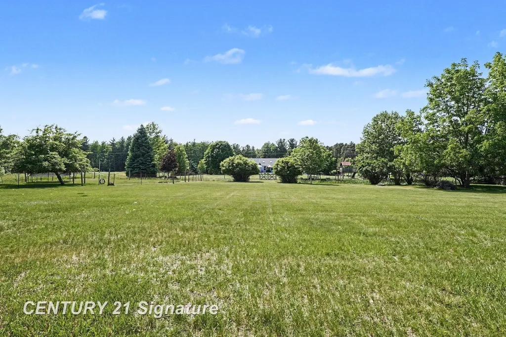 3790 N Gleaner Road Thomas Township MI 48623