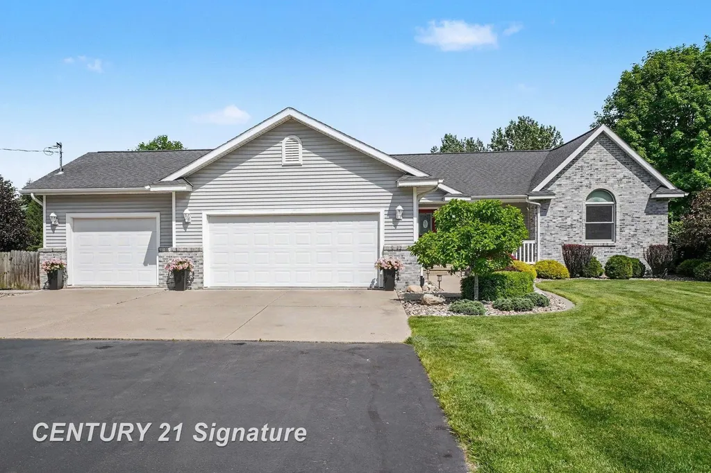 3790 N Gleaner Road Thomas Township MI 48623