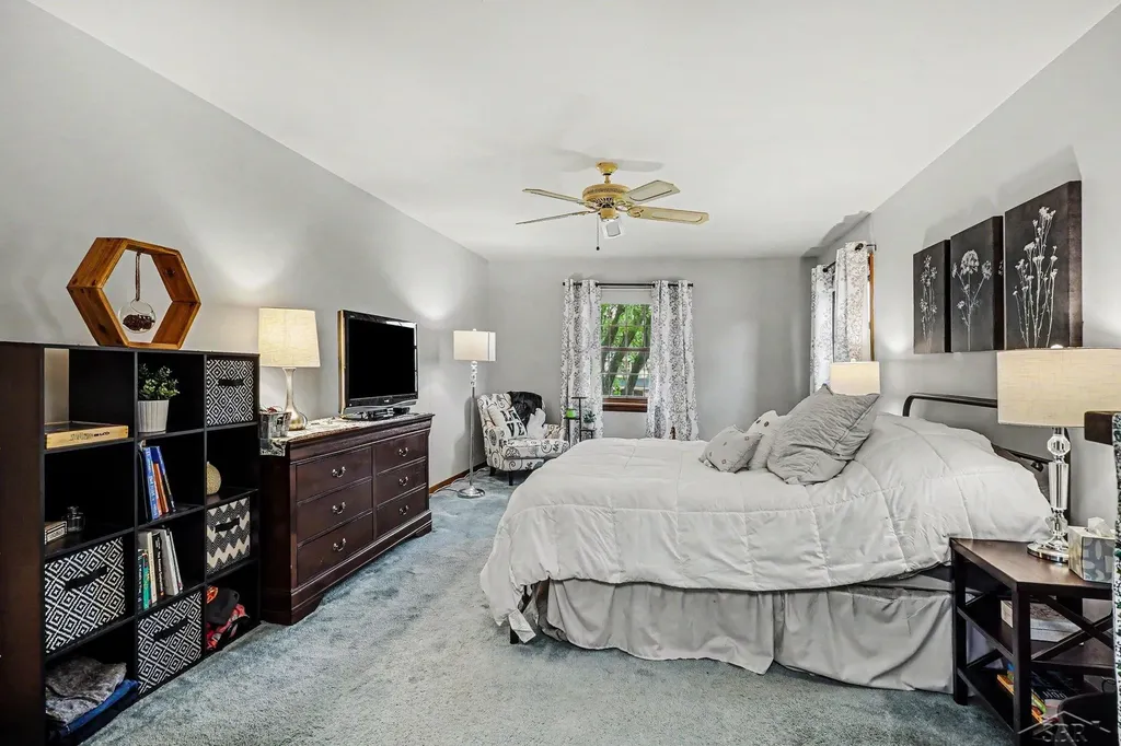 179 Holbrook Lane Saginaw Charter Township MI 48638
