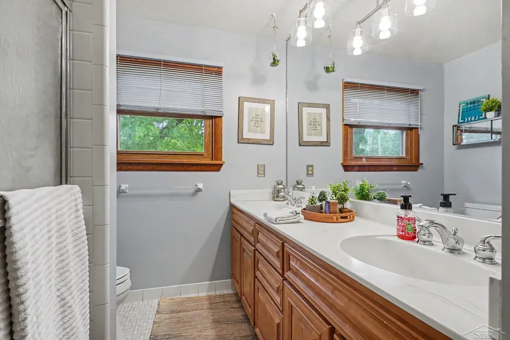 179 Holbrook Lane Saginaw Charter Township MI 48638