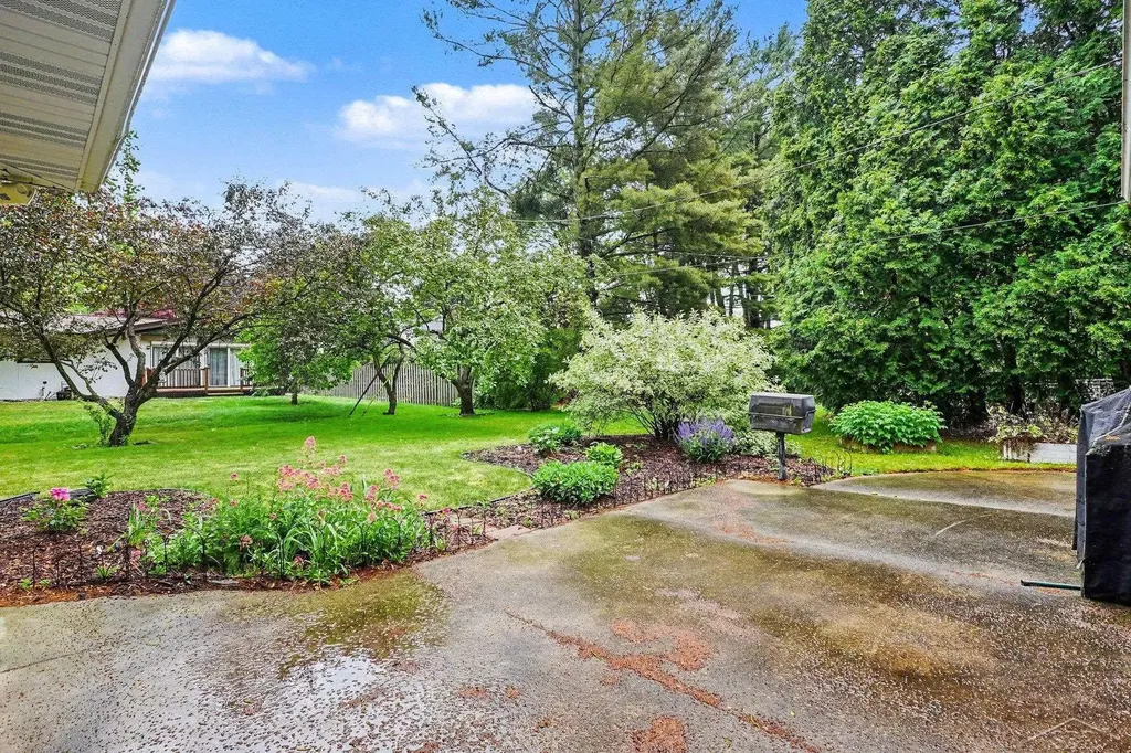 179 Holbrook Lane Saginaw Charter Township MI 48638