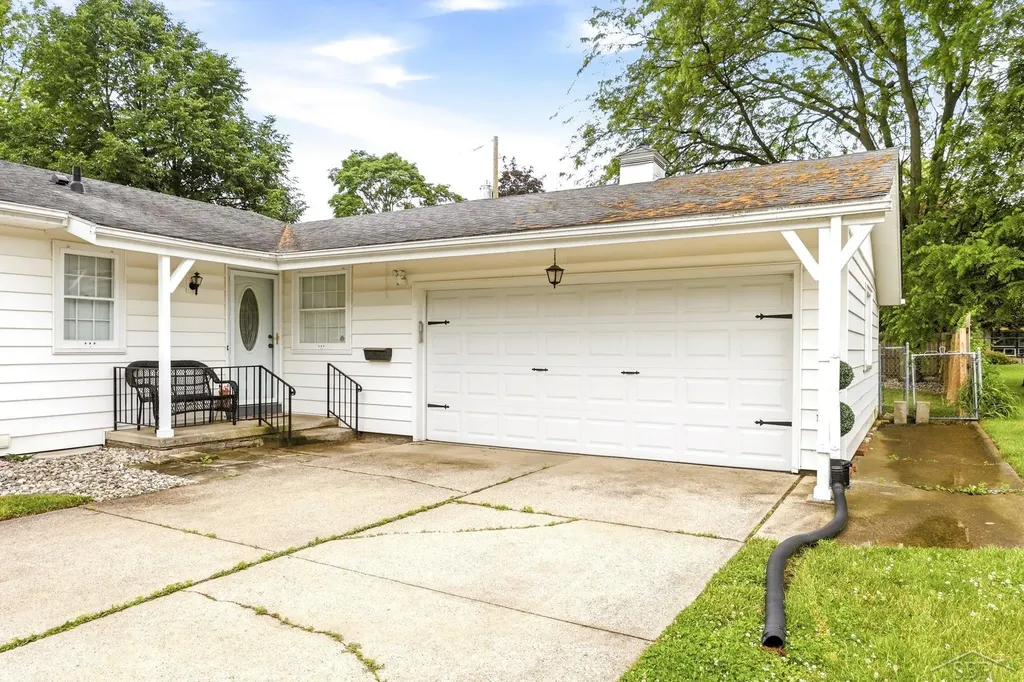 1111 E Washburn Place Saginaw City MI 48602
