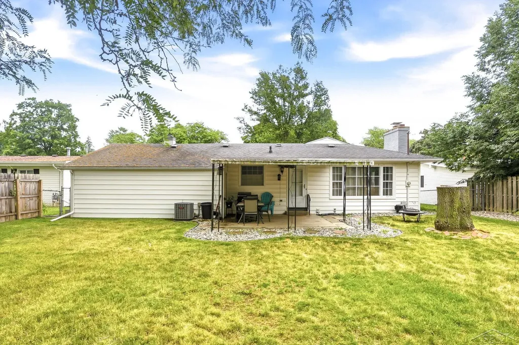 1111 E Washburn Place Saginaw City MI 48602