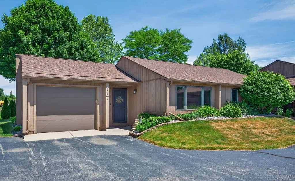 117 Darley Avenue Auburn City MI 48611