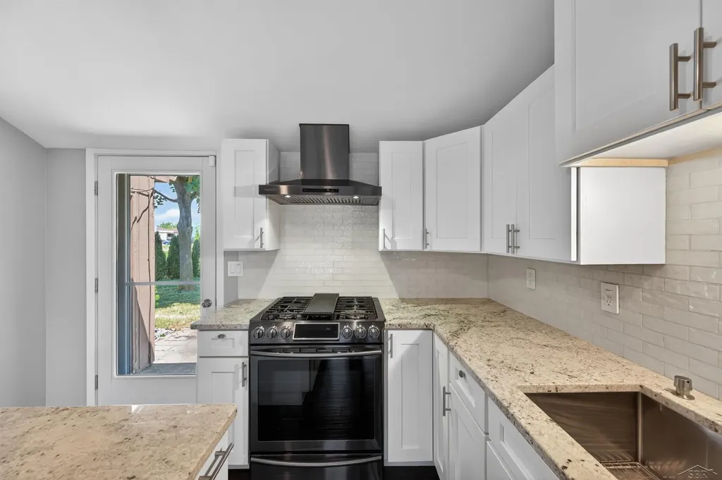 117 Darley Avenue Auburn City MI 48611