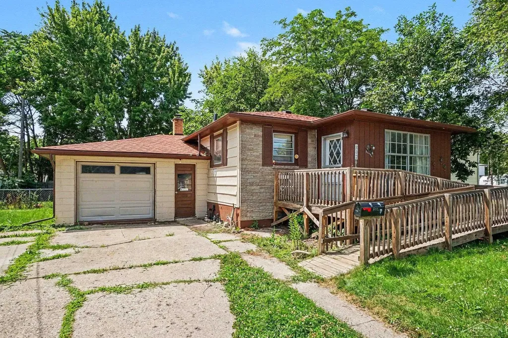 802 24th Street Bay City City MI 48708