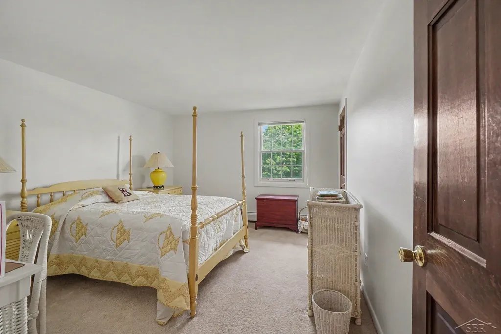 496 Holbrook Lane Saginaw Charter Township MI 48638