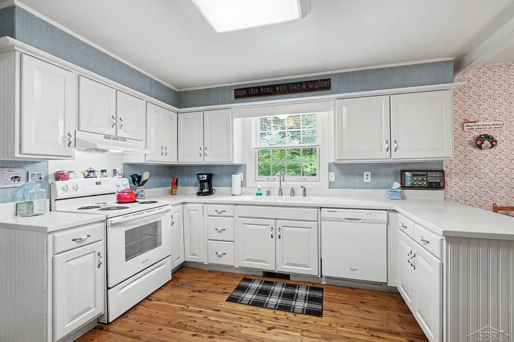 496 Holbrook Lane Saginaw Charter Township MI 48638