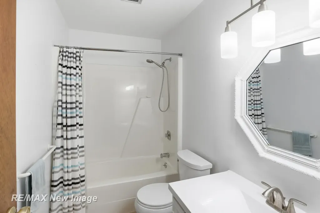 1422 Lenwood Drive Saginaw Charter Township MI 48638