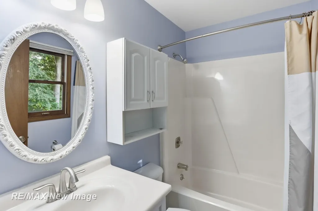 1422 Lenwood Drive Saginaw Charter Township MI 48638