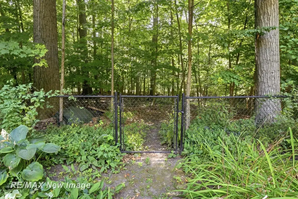 1422 Lenwood Drive Saginaw Charter Township MI 48638